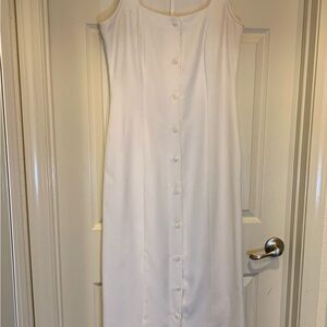 Elegant White Sleeveless Maxi Dress